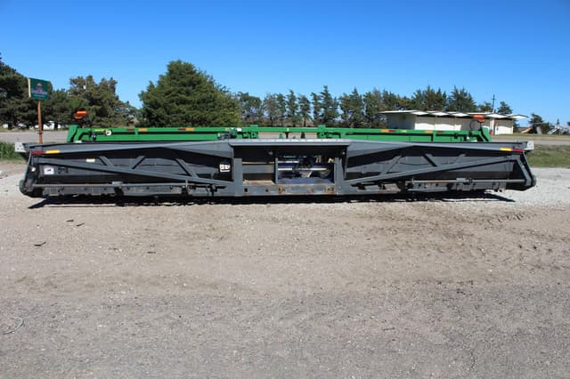 Image of Gleaner 1230 equipment image 4