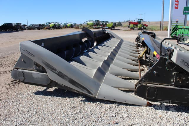 Image of Gleaner 1230 equipment image 3