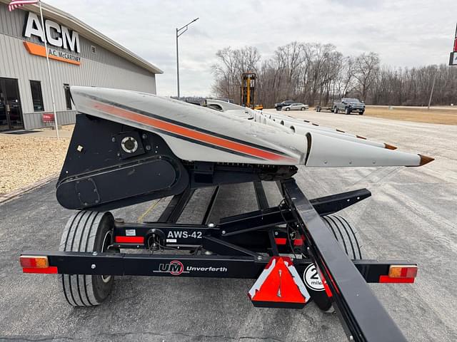 Image of Gleaner 1230 equipment image 2
