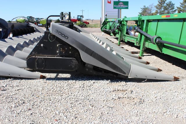 Image of Gleaner 1230 equipment image 1