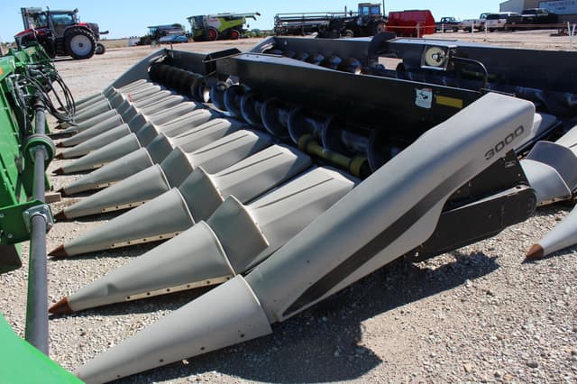 Image of Gleaner 1230 equipment image 2