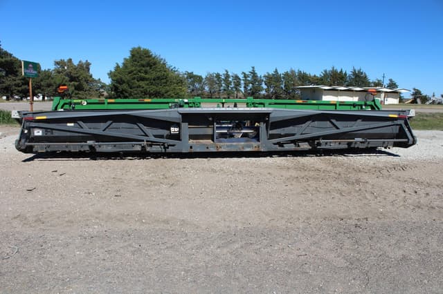 Image of Gleaner 1230 equipment image 4