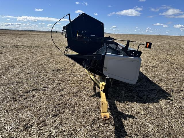 Image of Gleaner 27G equipment image 2