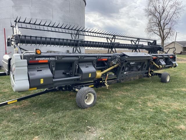 Image of Gleaner 9255 equipment image 3