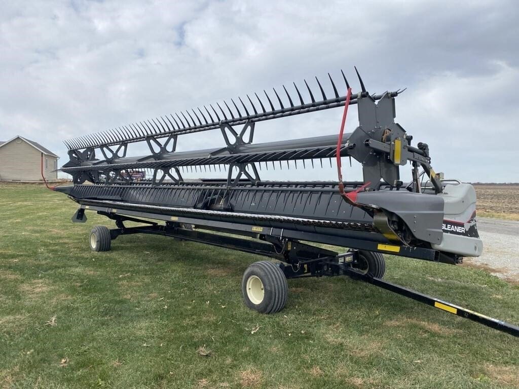 Gleaner 9255 Equipment Image0