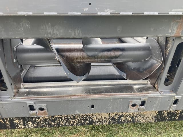 Image of Gleaner 9255 equipment image 4