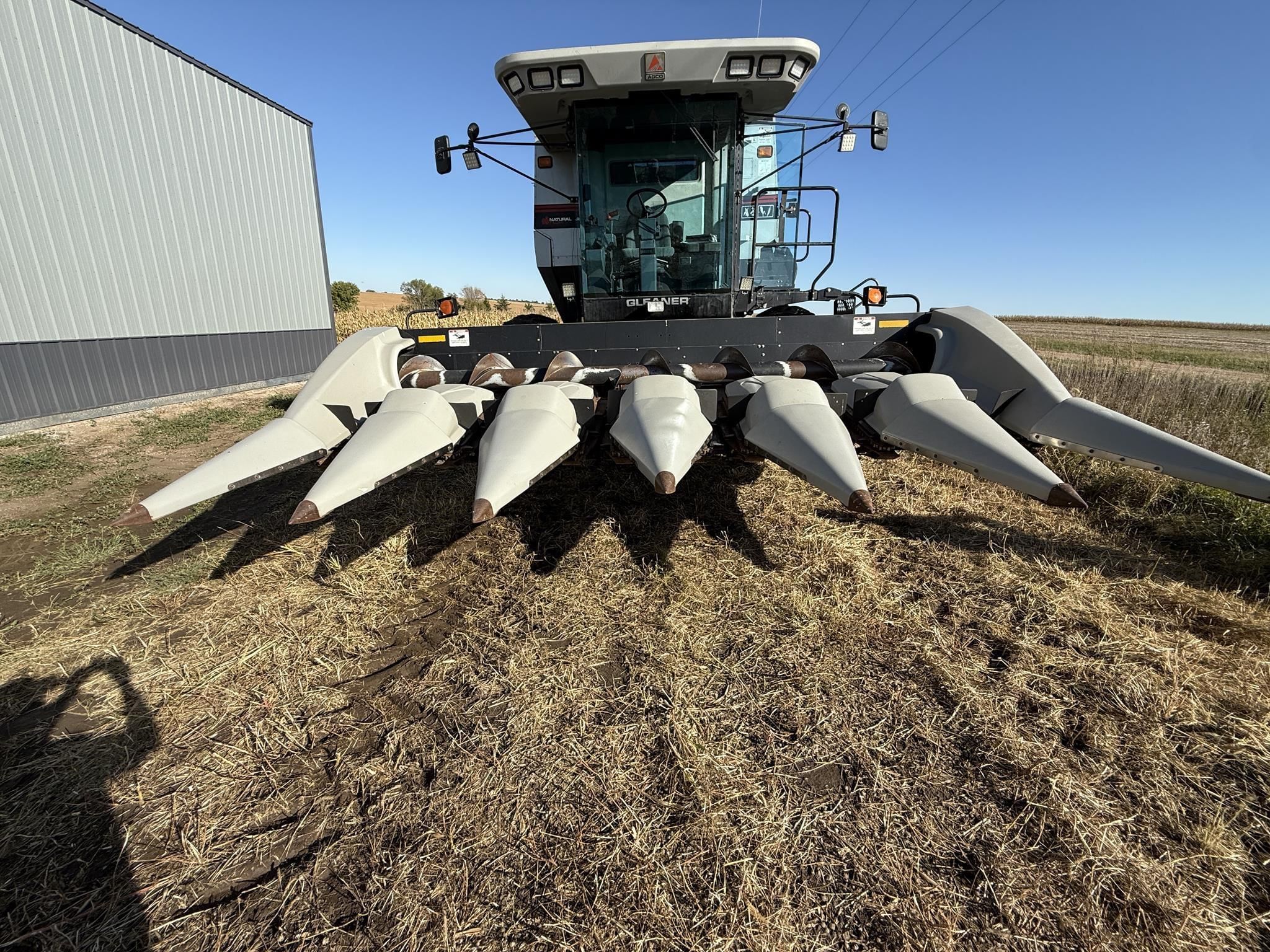 Gleaner 3000 Equipment Image0