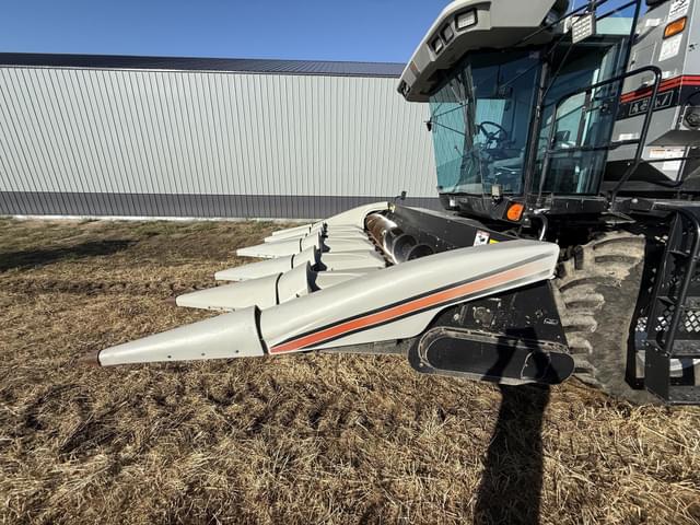 Image of Gleaner 3000 equipment image 1