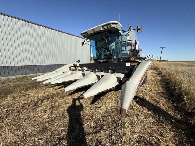 Image of Gleaner 3000 equipment image 2
