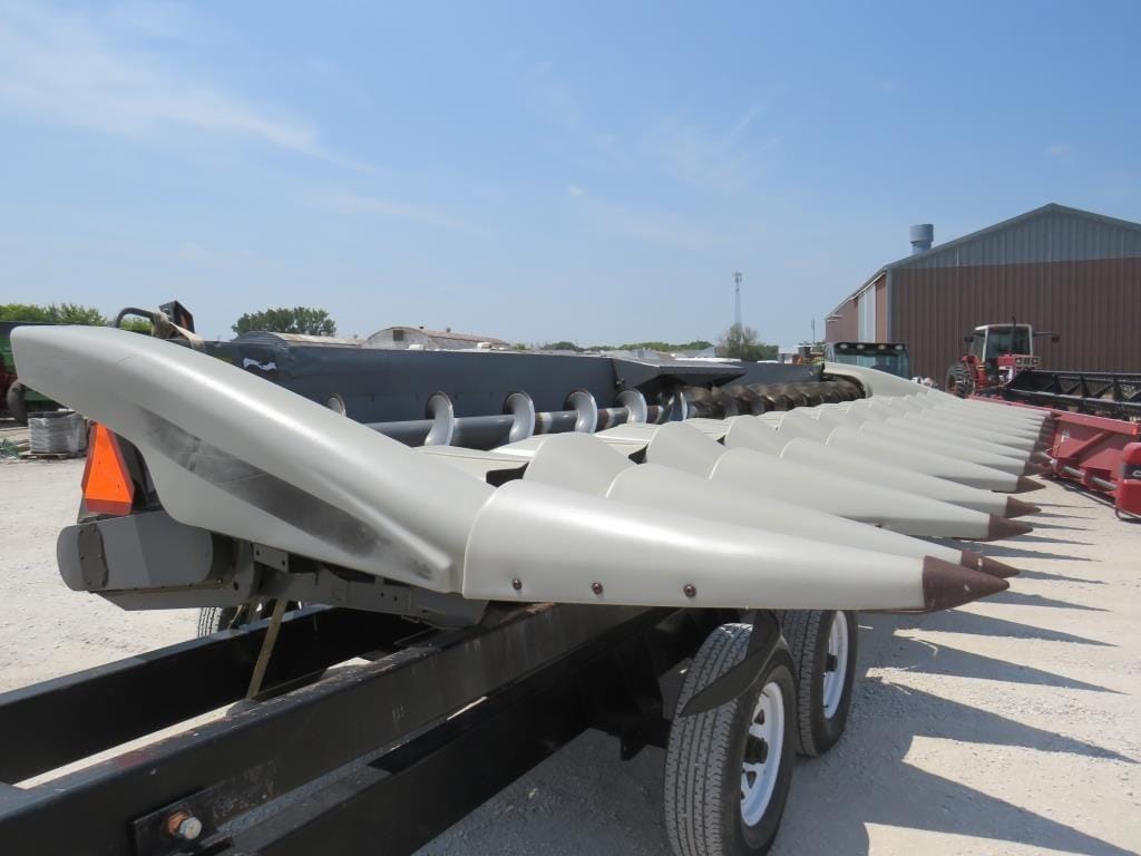 Gleaner 3000 Equipment Image0