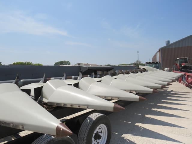 Image of Gleaner 3000 equipment image 2