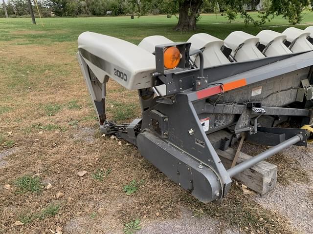 Image of Gleaner 3000 equipment image 3