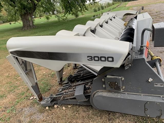 Image of Gleaner 3000 equipment image 2