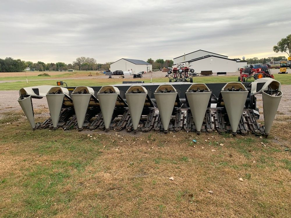 2013 Gleaner 3000 Equipment Image0