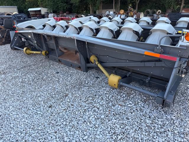 Image of Gleaner 3000 equipment image 4