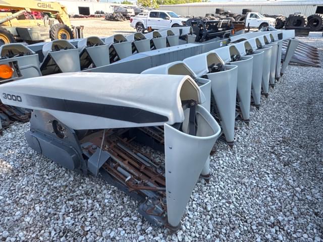 Image of Gleaner 3000 equipment image 1
