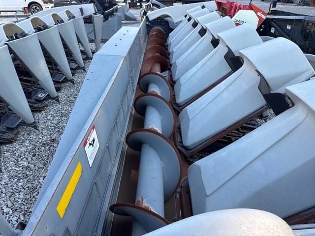 Image of Gleaner 3000 equipment image 3