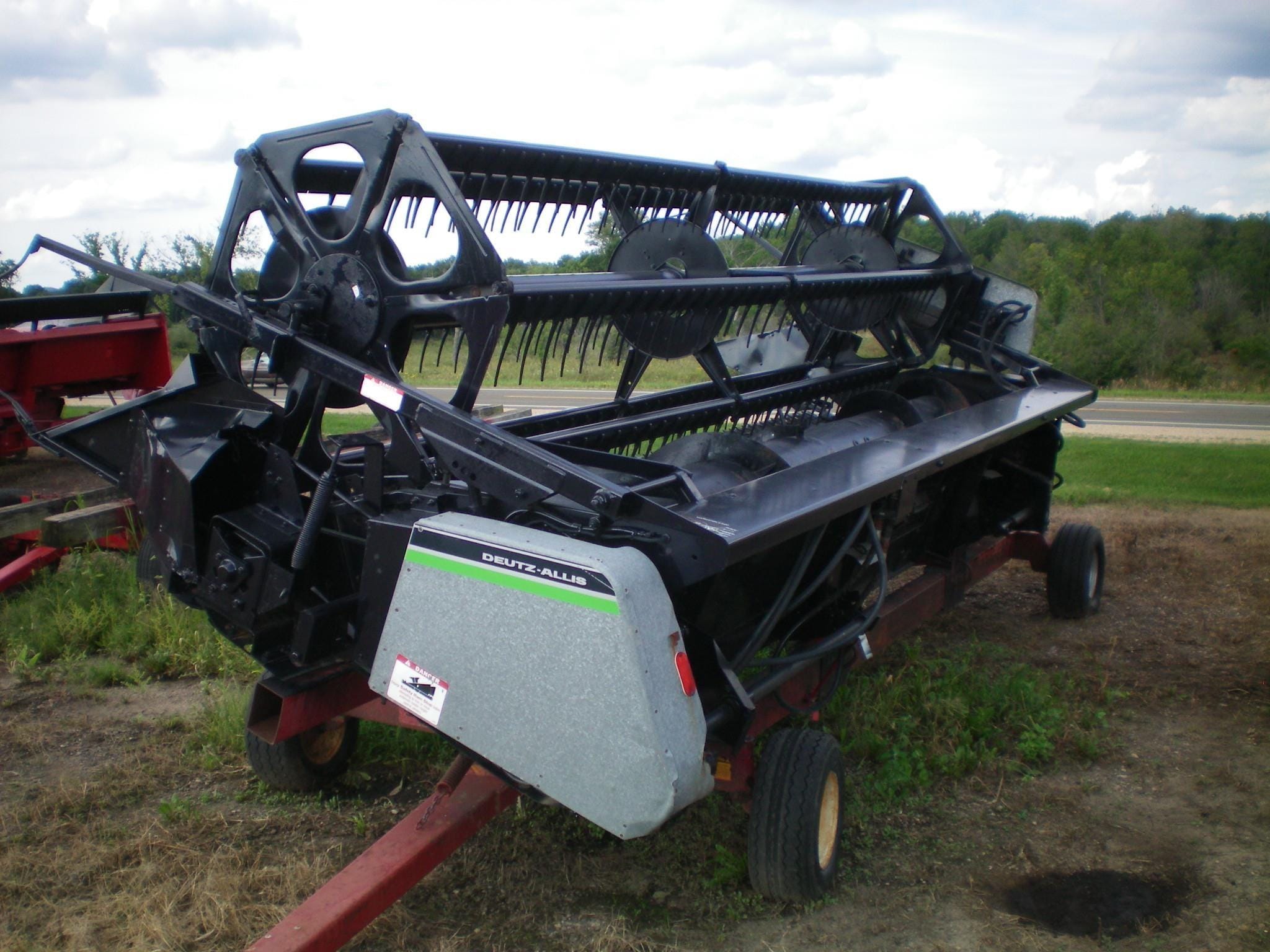 Gleaner 315 Equipment Image0