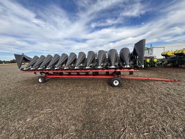 Image of Gleaner 3312 equipment image 2