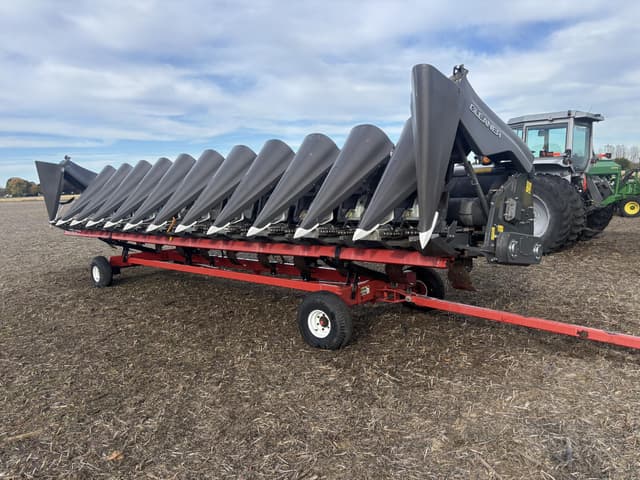 Image of Gleaner 3312 equipment image 1