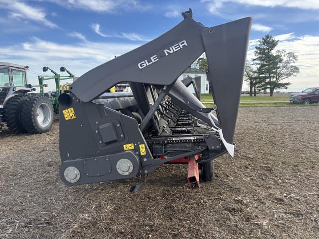 Image of Gleaner 3312 equipment image 4