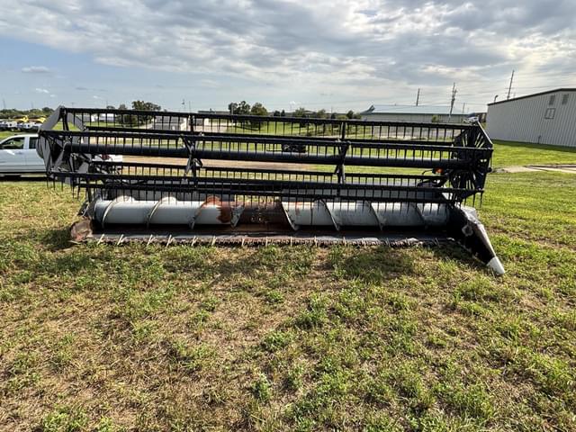 Image of Gleaner 500 equipment image 1