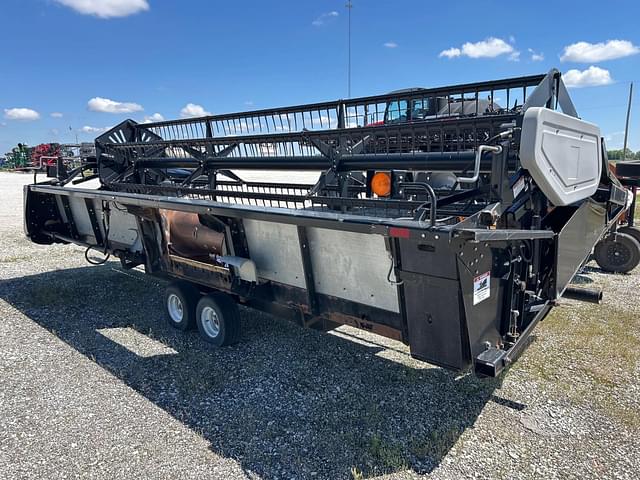 Image of Gleaner 500 equipment image 2