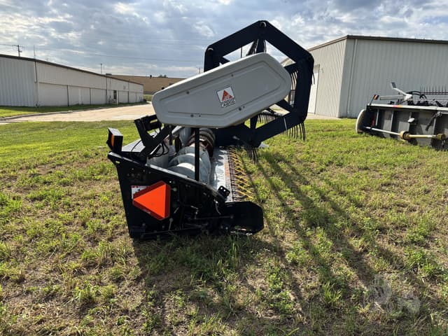 Image of Gleaner 500 equipment image 3