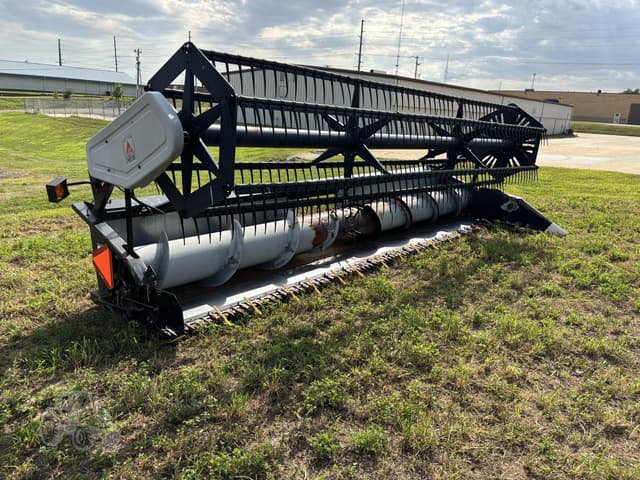 Image of Gleaner 500 equipment image 2