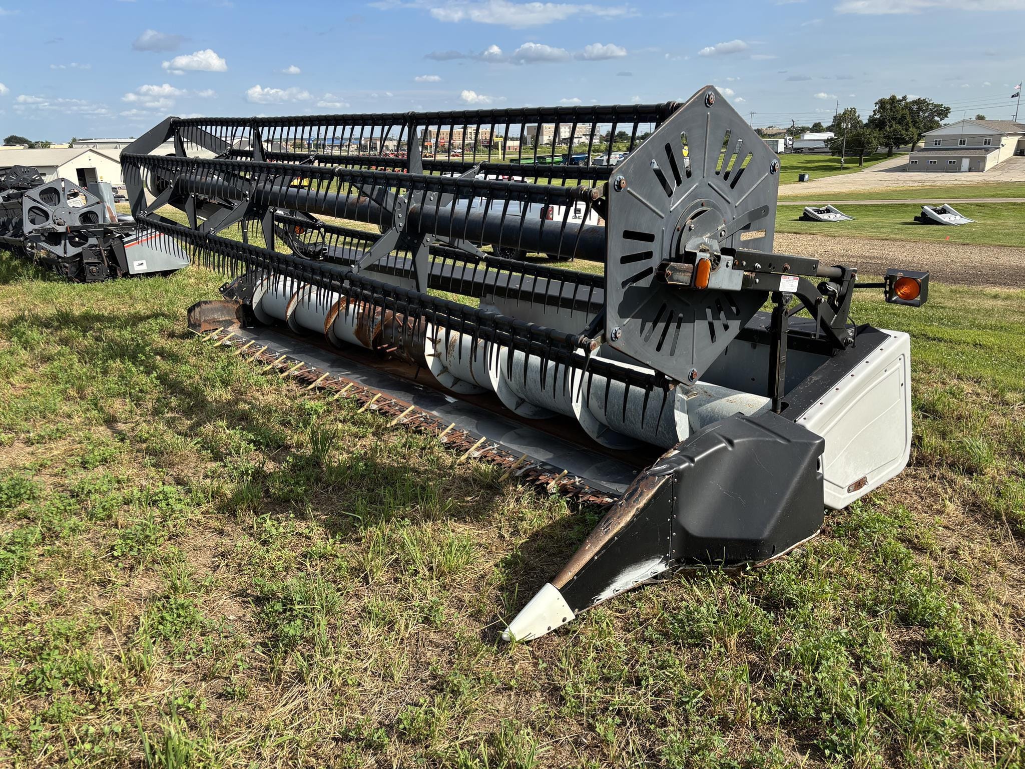 Gleaner 500 Equipment Image0