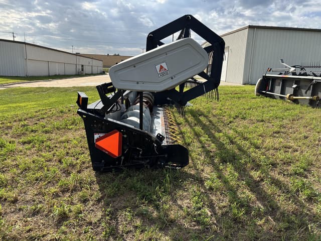 Image of Gleaner 500 equipment image 3