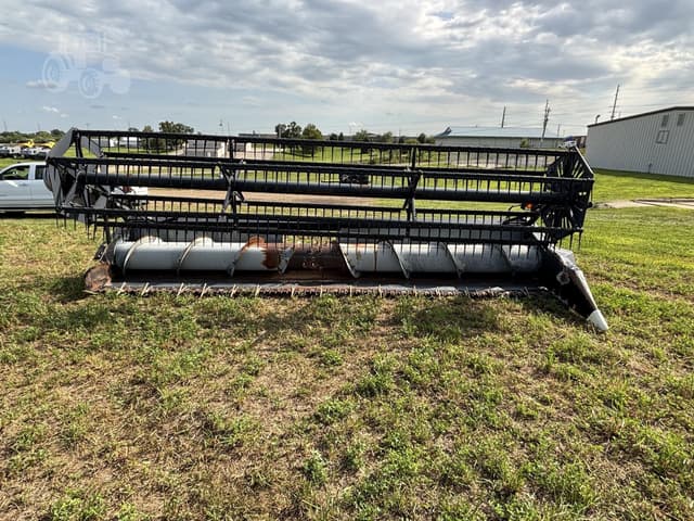 Image of Gleaner 500 equipment image 1