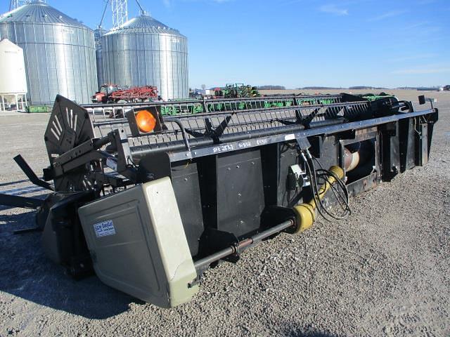 Image of Gleaner 520 equipment image 4