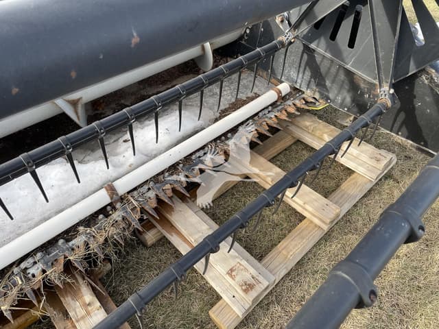 Image of Gleaner 520 equipment image 4