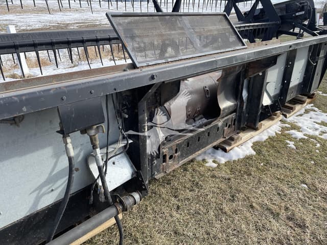 Image of Gleaner 520 equipment image 3