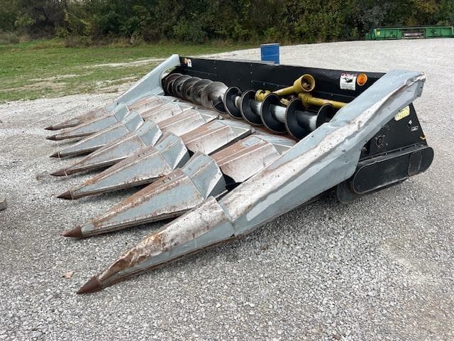 Image of Gleaner 630 equipment image 3