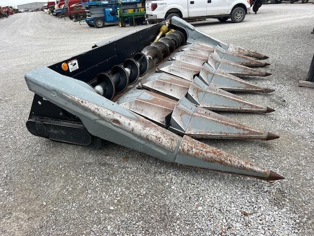 Image of Gleaner 630 equipment image 2