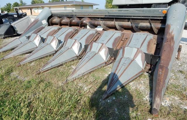 Image of Gleaner 630 equipment image 2