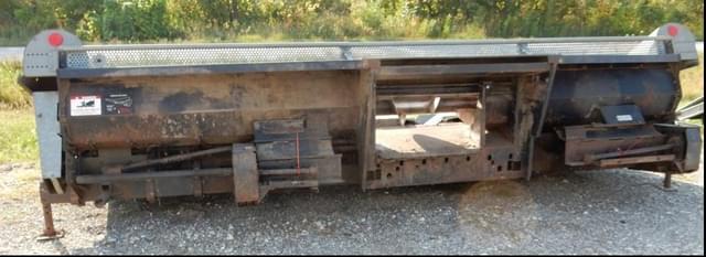 Image of Gleaner 630 equipment image 4