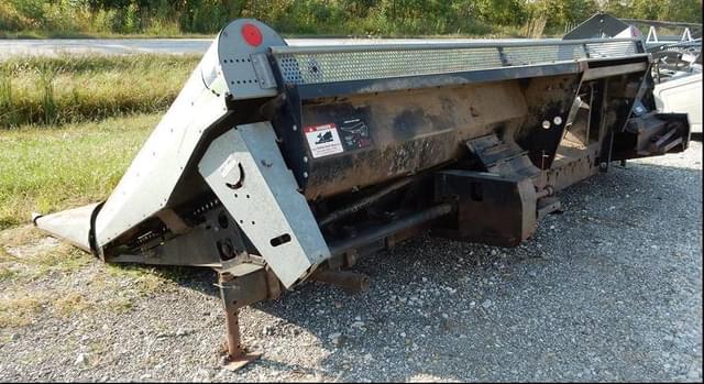 Image of Gleaner 630 equipment image 3