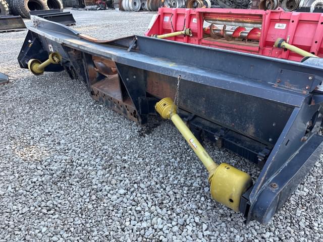 Image of Gleaner Hugger 630 equipment image 4