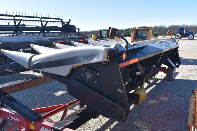 Image of Gleaner 630 equipment image 2