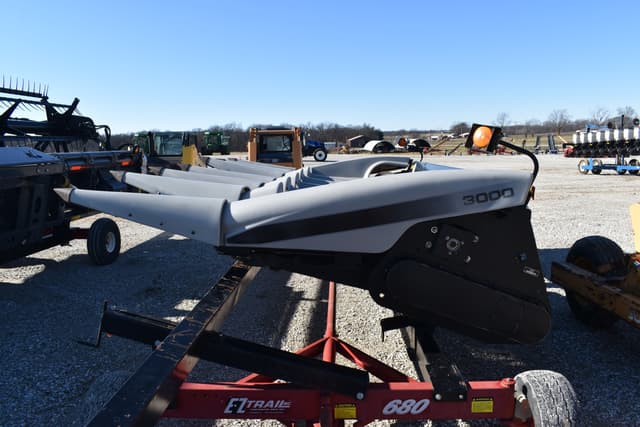 Image of Gleaner 630 equipment image 1