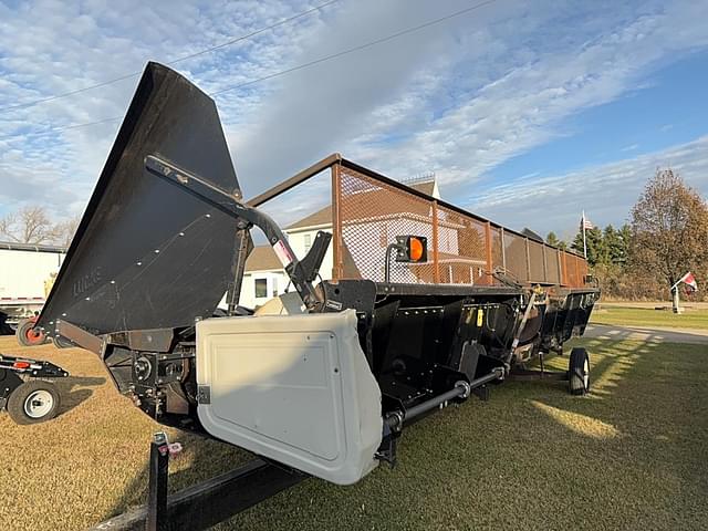 Image of Gleaner 800 equipment image 1