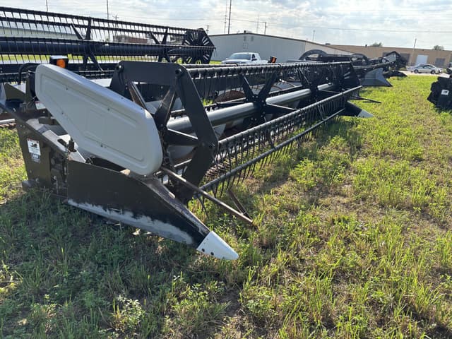 Image of Gleaner 800 equipment image 2