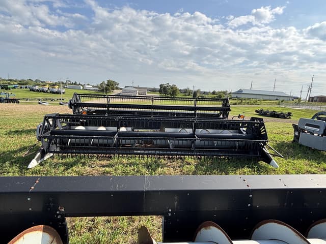 Image of Gleaner 800 equipment image 1