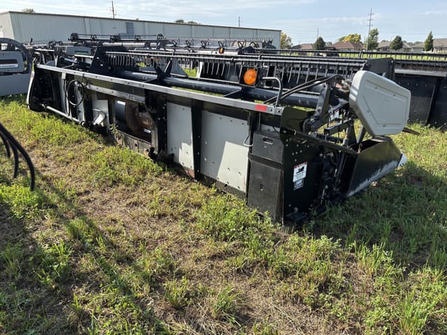 Image of Gleaner 800 equipment image 4