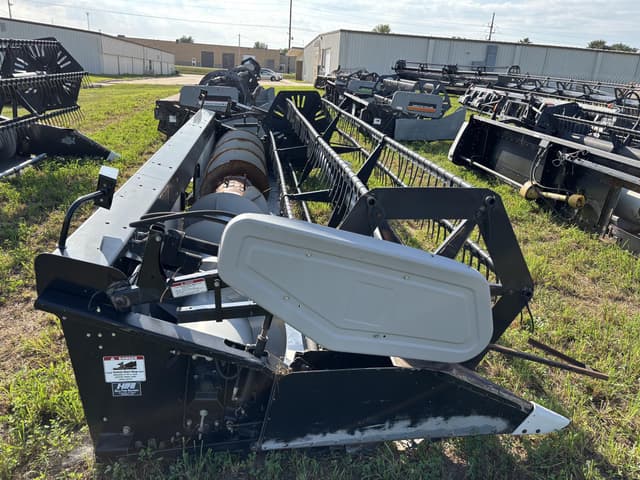 Image of Gleaner 800 equipment image 3