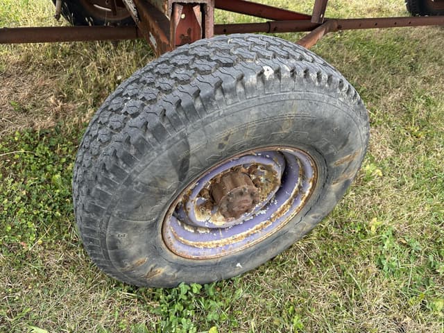 Image of Gleaner 800 equipment image 3