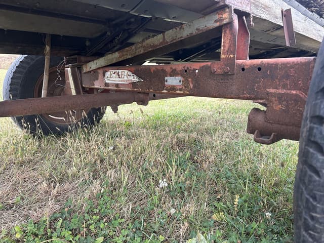 Image of Gleaner 800 equipment image 4